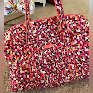 Like New- large Vera Bradley Duffle